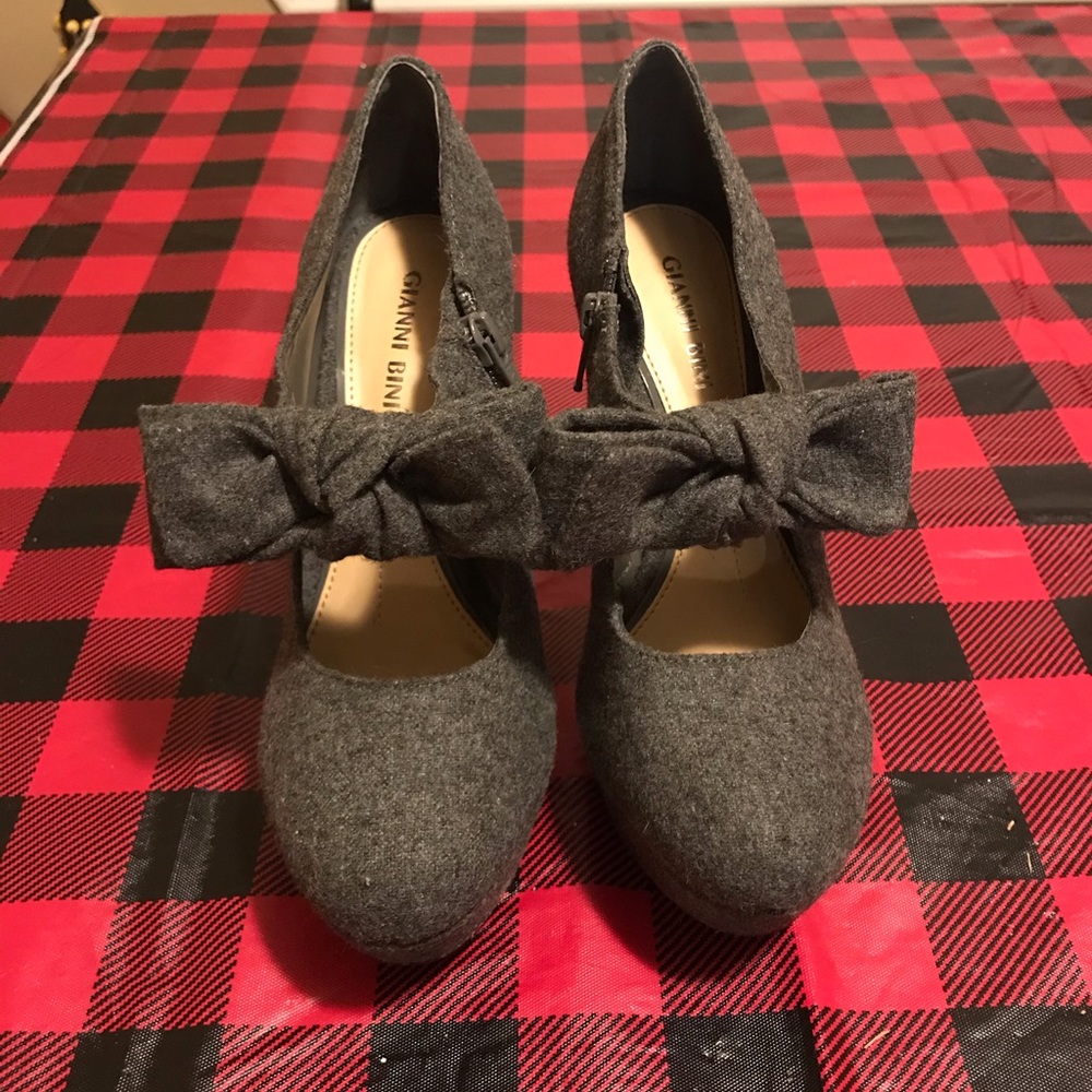 Gianni Bini 4” dark gray heels.